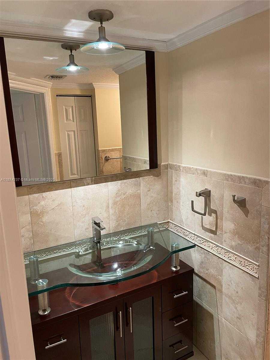 Small Image of 11315 NORTH WEST 72ND LN #11315, Doral Number 7