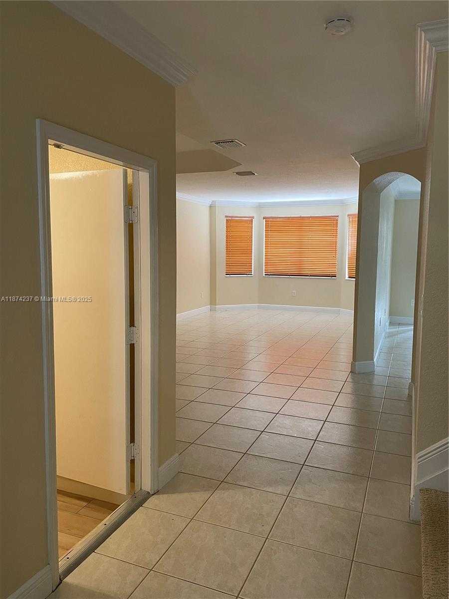 Small Image of 11315 NORTH WEST 72ND LN #11315, Doral Number 9
