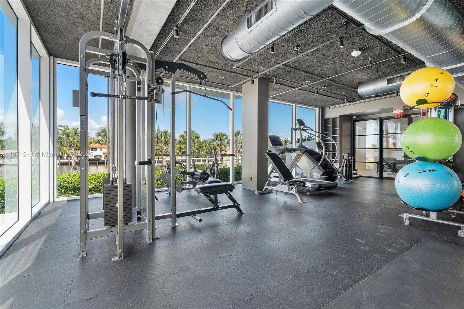 Small Image of 3411 INDIAN CREEK DR #LPH1401, Miami Beach Number 17