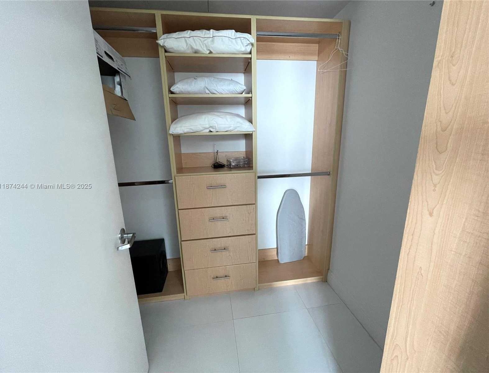 Small Image of 350 SOUTH MIAMI AVE #4003, Miami Number 16