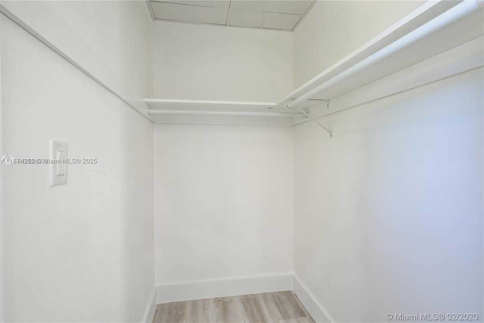 Small Image of 940 MICHIGAN AVE #2, Miami Beach Number 6