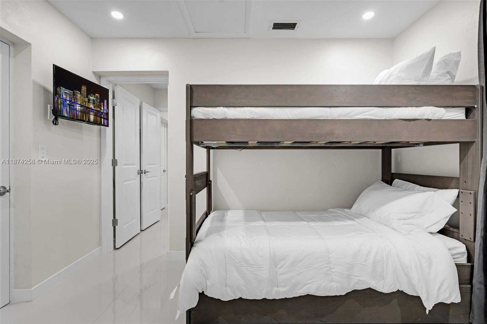 Small Image of 1075 NORTH EAST 12TH AVE #1075, Homestead Number 21