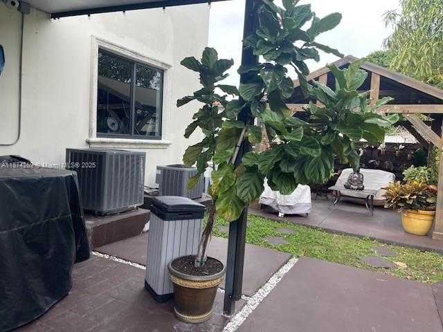 Small Image of 2701 SOUTH WEST 79TH AVE, Miami Number 47