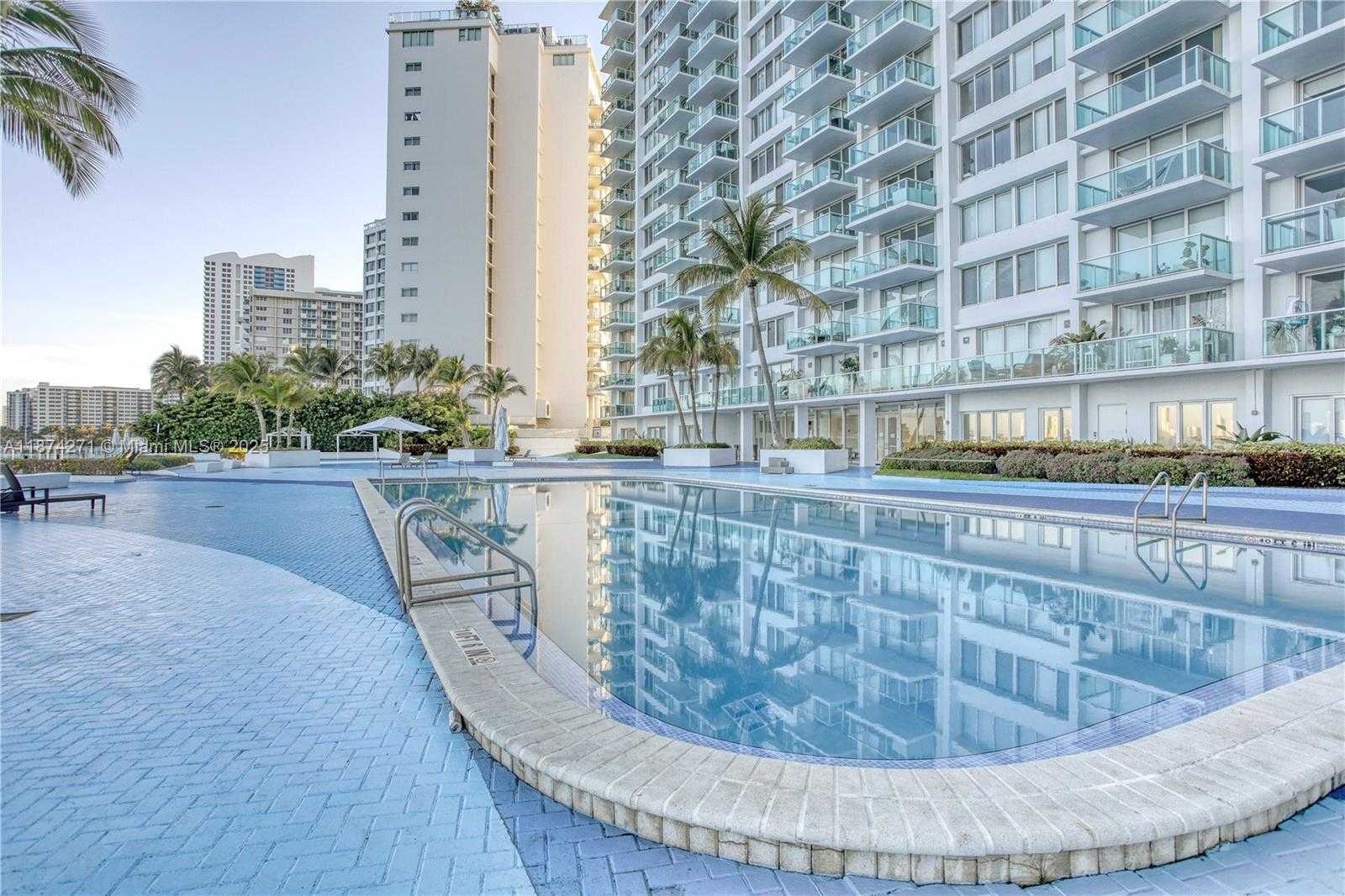 Small Image of 1000 WEST AVE #PH22, Miami Beach Number 15