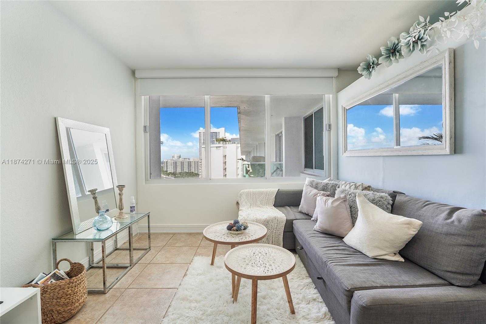 Small Image of 1000 WEST AVE #PH22, Miami Beach Number 3