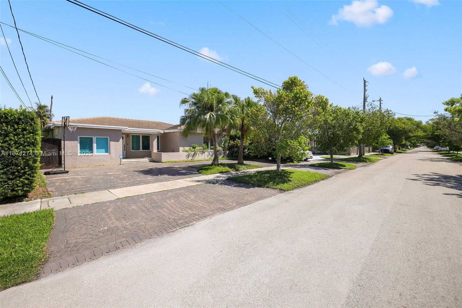 Small Image of 1681 DAYTONIA RD, Miami Beach Number 2