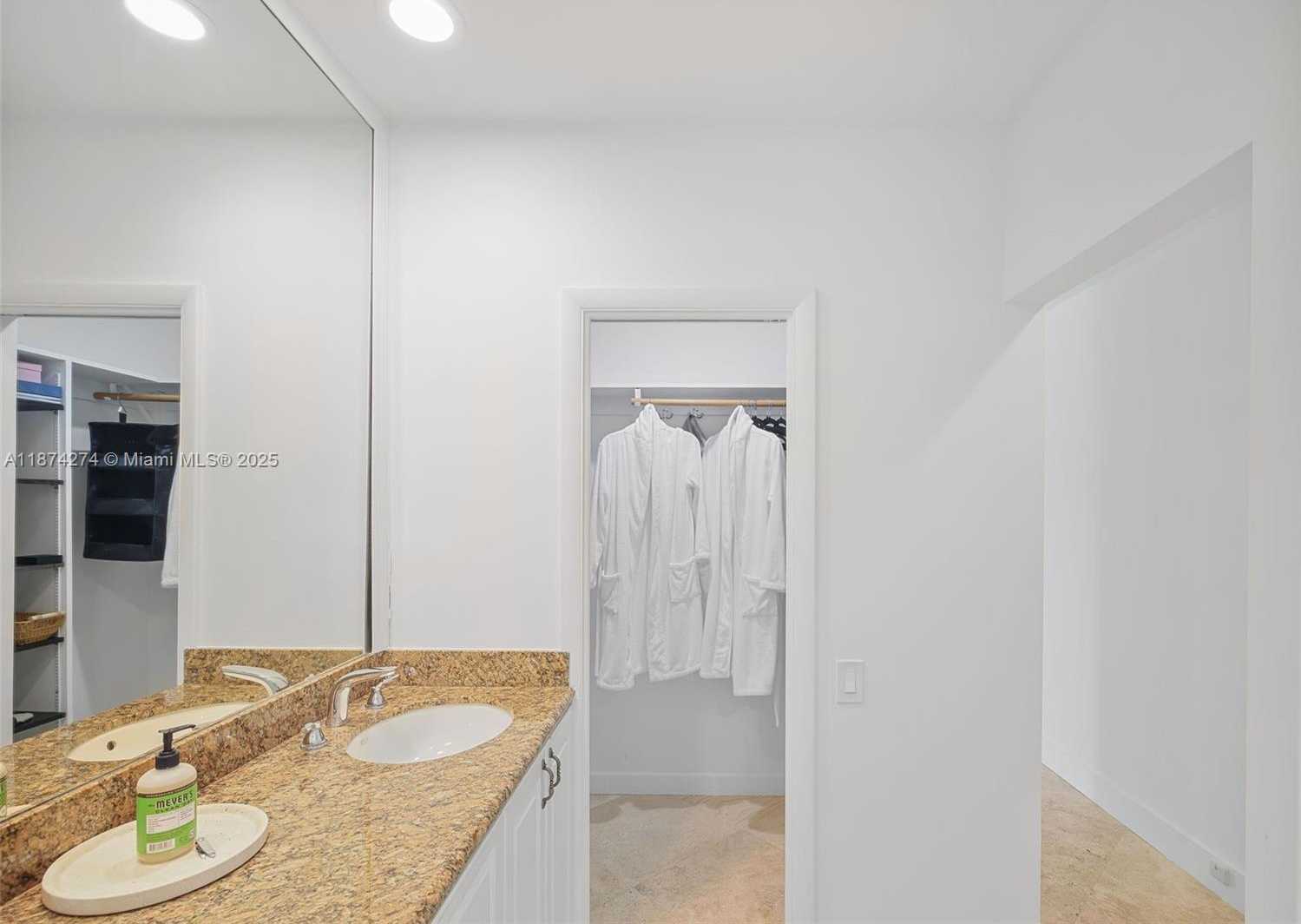 Small Image of 1681 DAYTONIA RD, Miami Beach Number 27