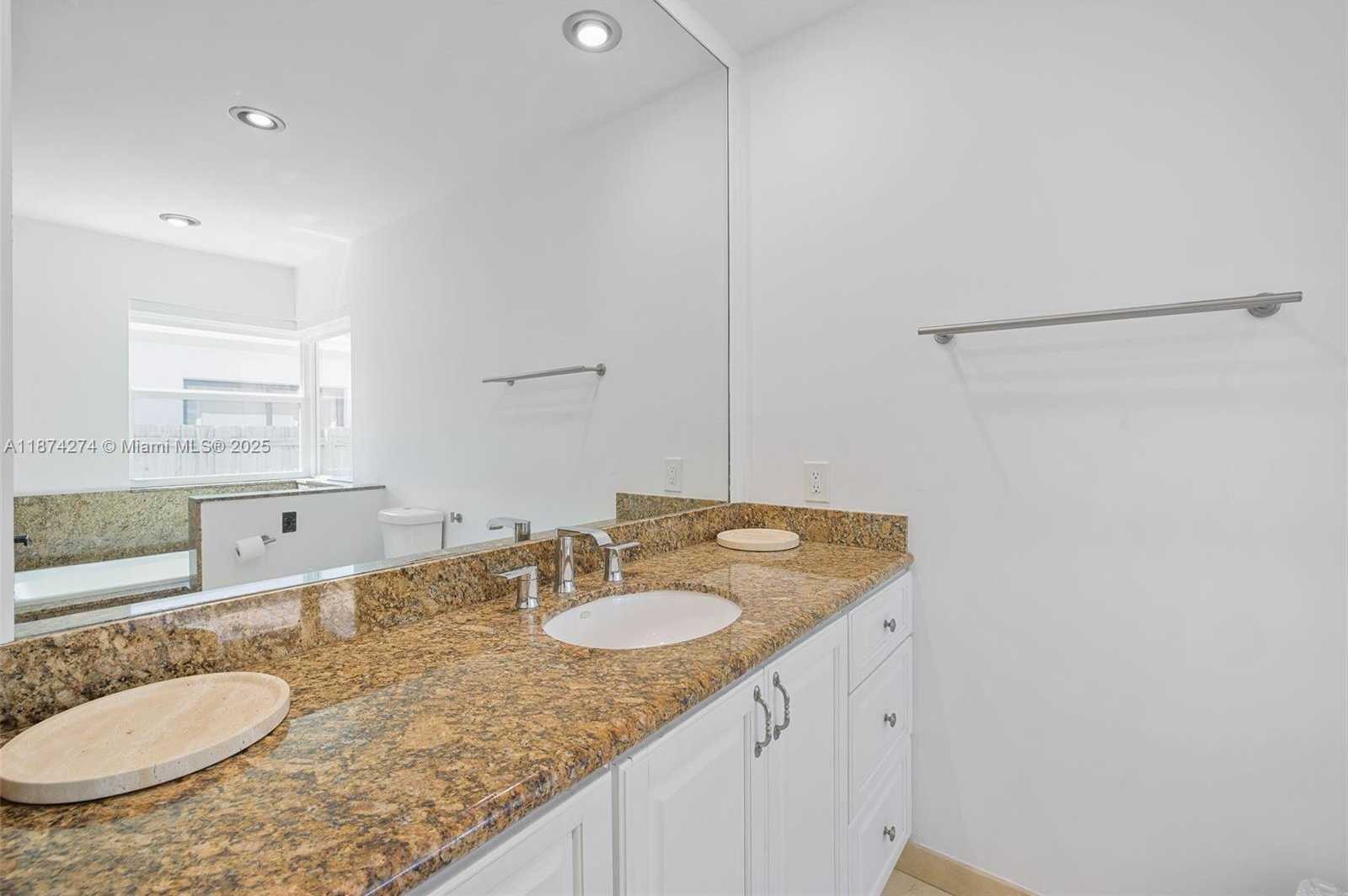 Small Image of 1681 DAYTONIA RD, Miami Beach Number 28