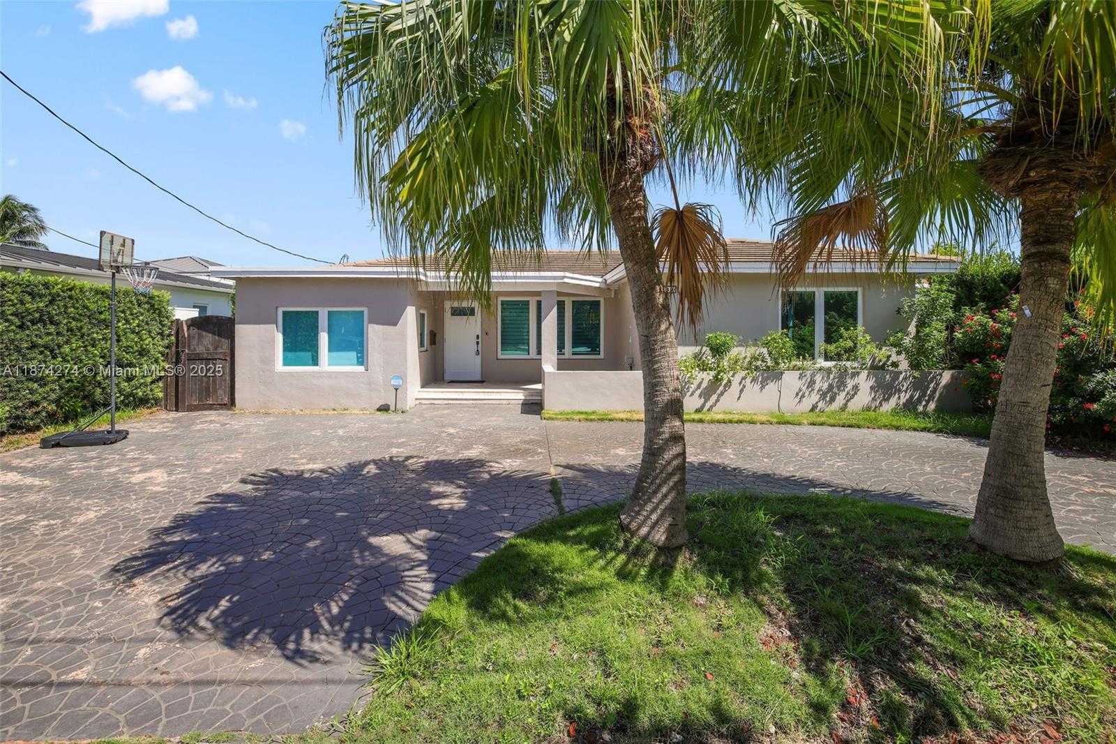 Small Image of 1681 DAYTONIA RD, Miami Beach Number 3