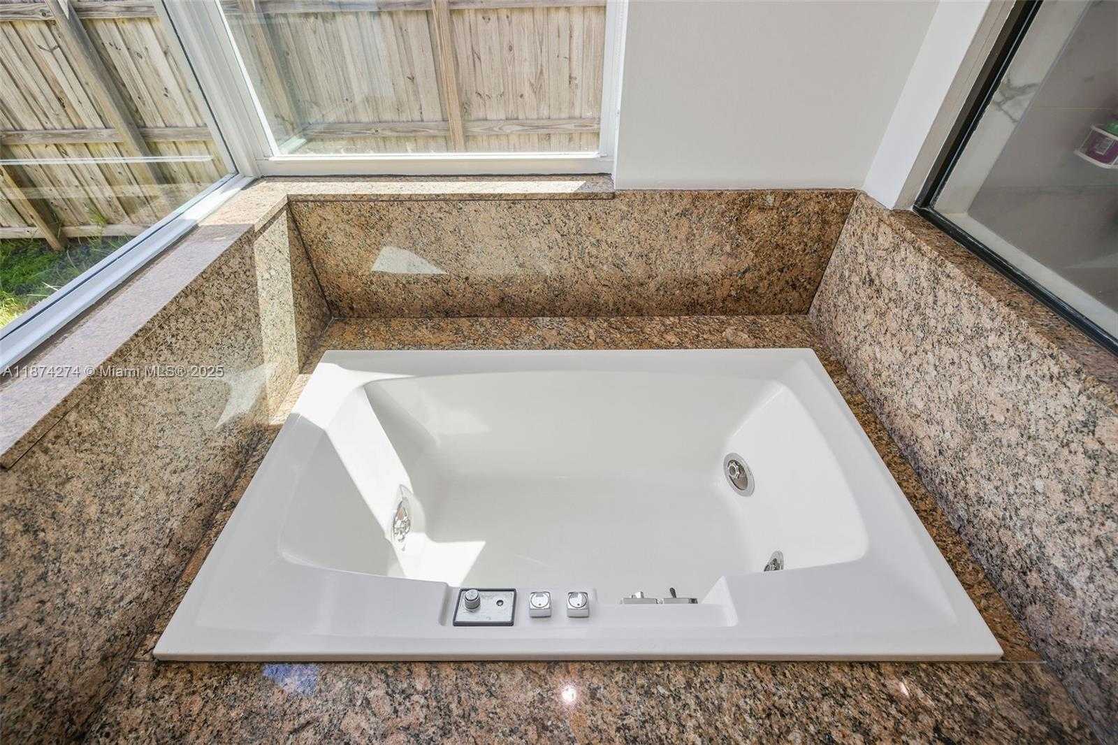 Small Image of 1681 DAYTONIA RD, Miami Beach Number 30
