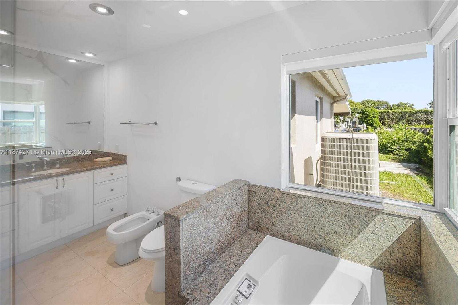 Small Image of 1681 DAYTONIA RD, Miami Beach Number 32