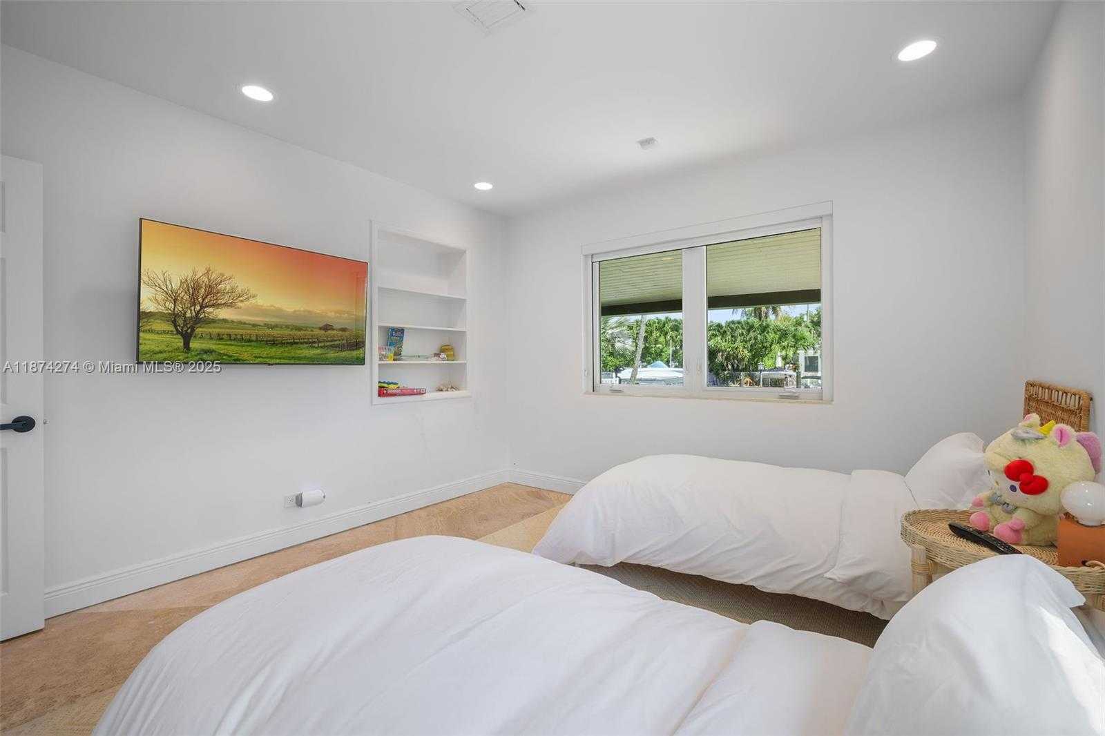 Small Image of 1681 DAYTONIA RD, Miami Beach Number 35
