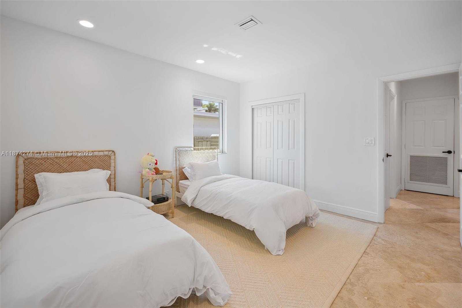 Small Image of 1681 DAYTONIA RD, Miami Beach Number 37