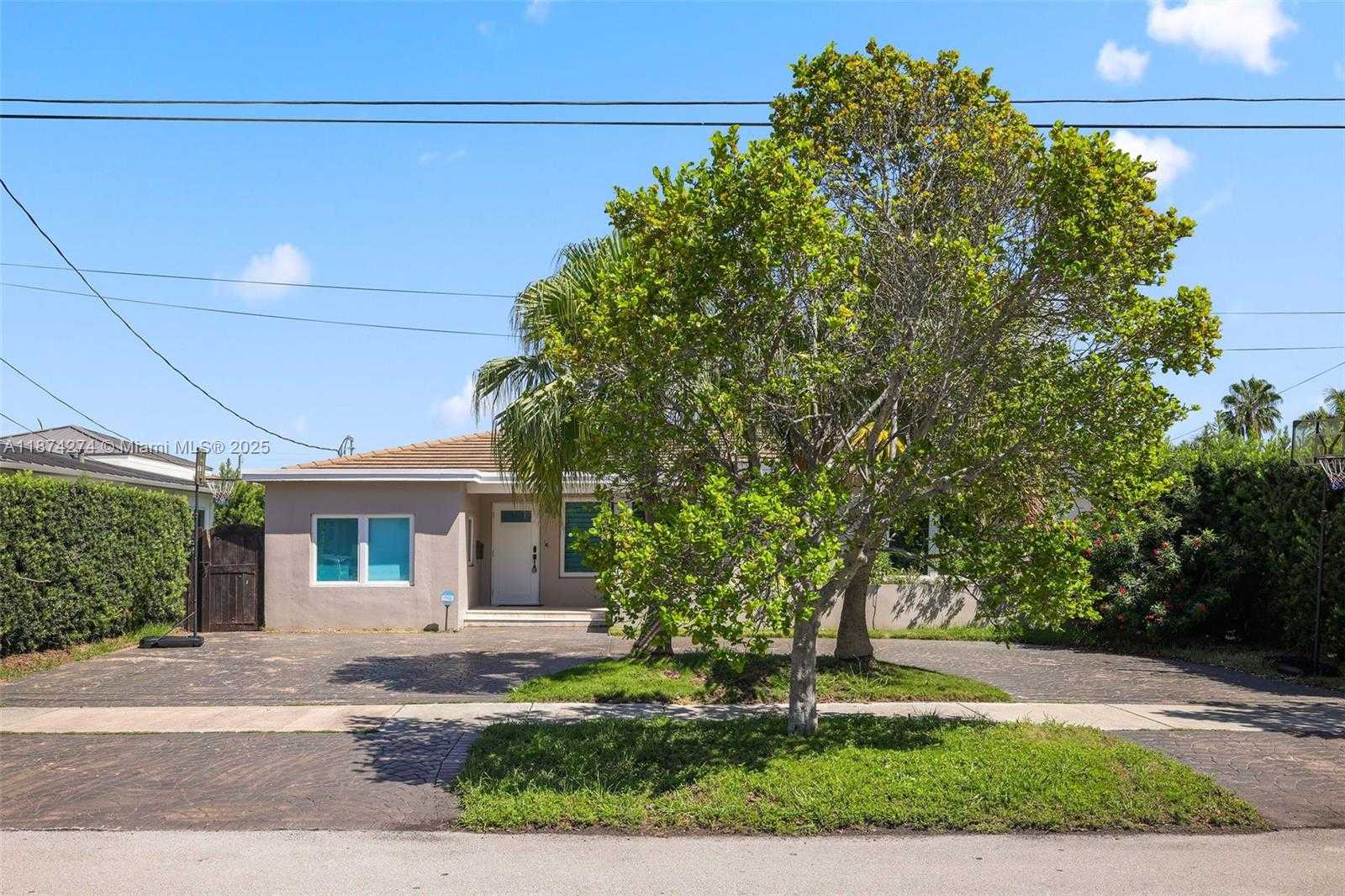 Small Image of 1681 DAYTONIA RD, Miami Beach Number 4
