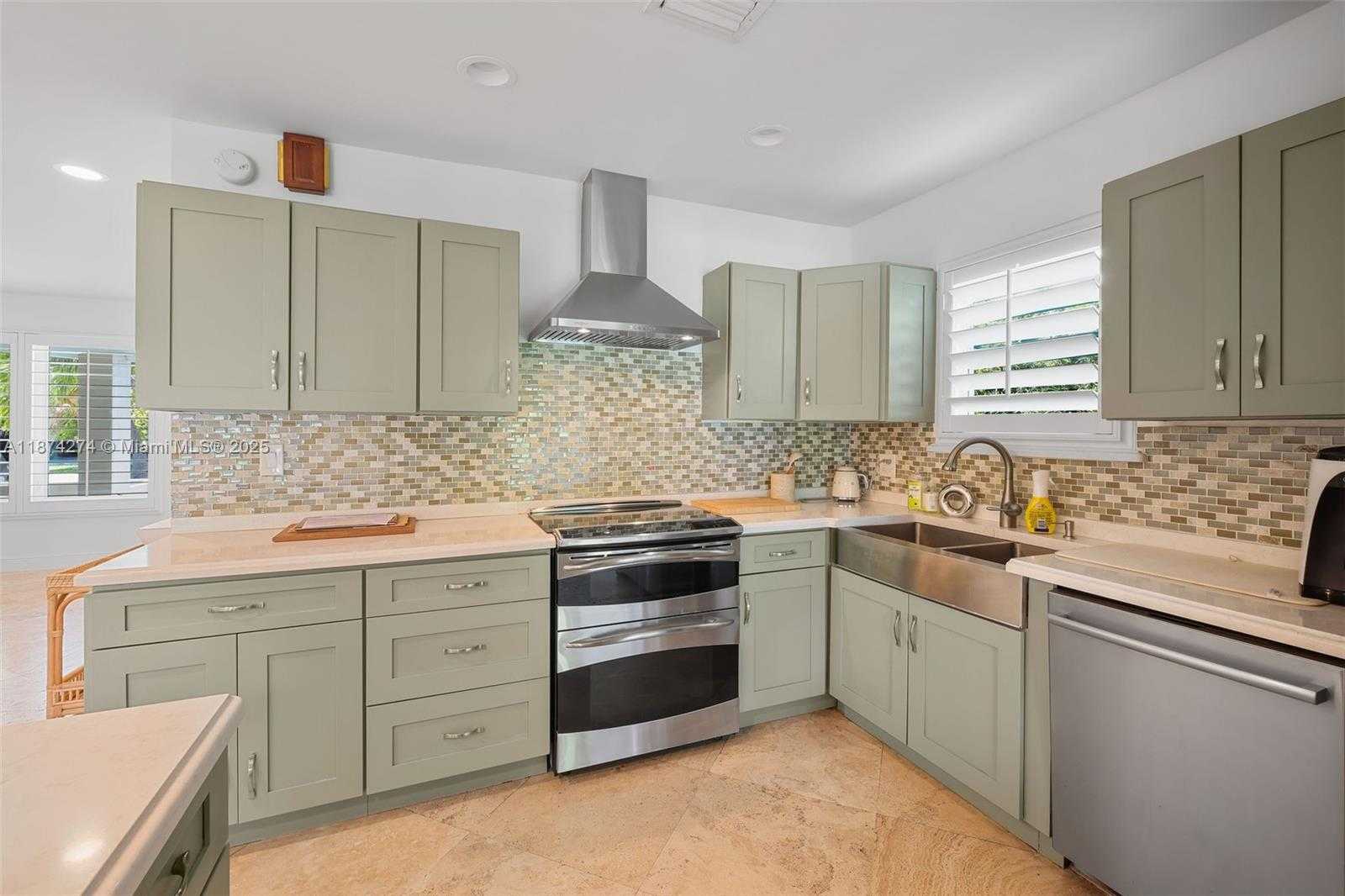 Small Image of 1681 DAYTONIA RD, Miami Beach Number 6
