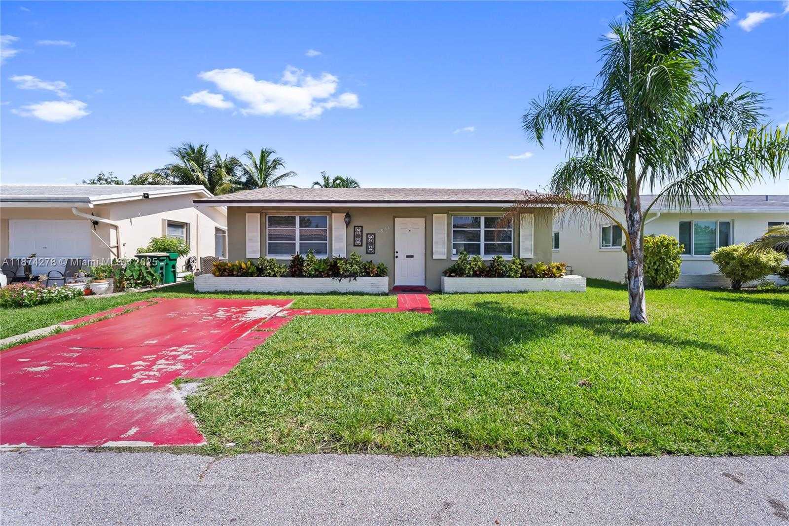 Small Image of 4938 NORTH WEST 54TH CT, Tamarac Number 4
