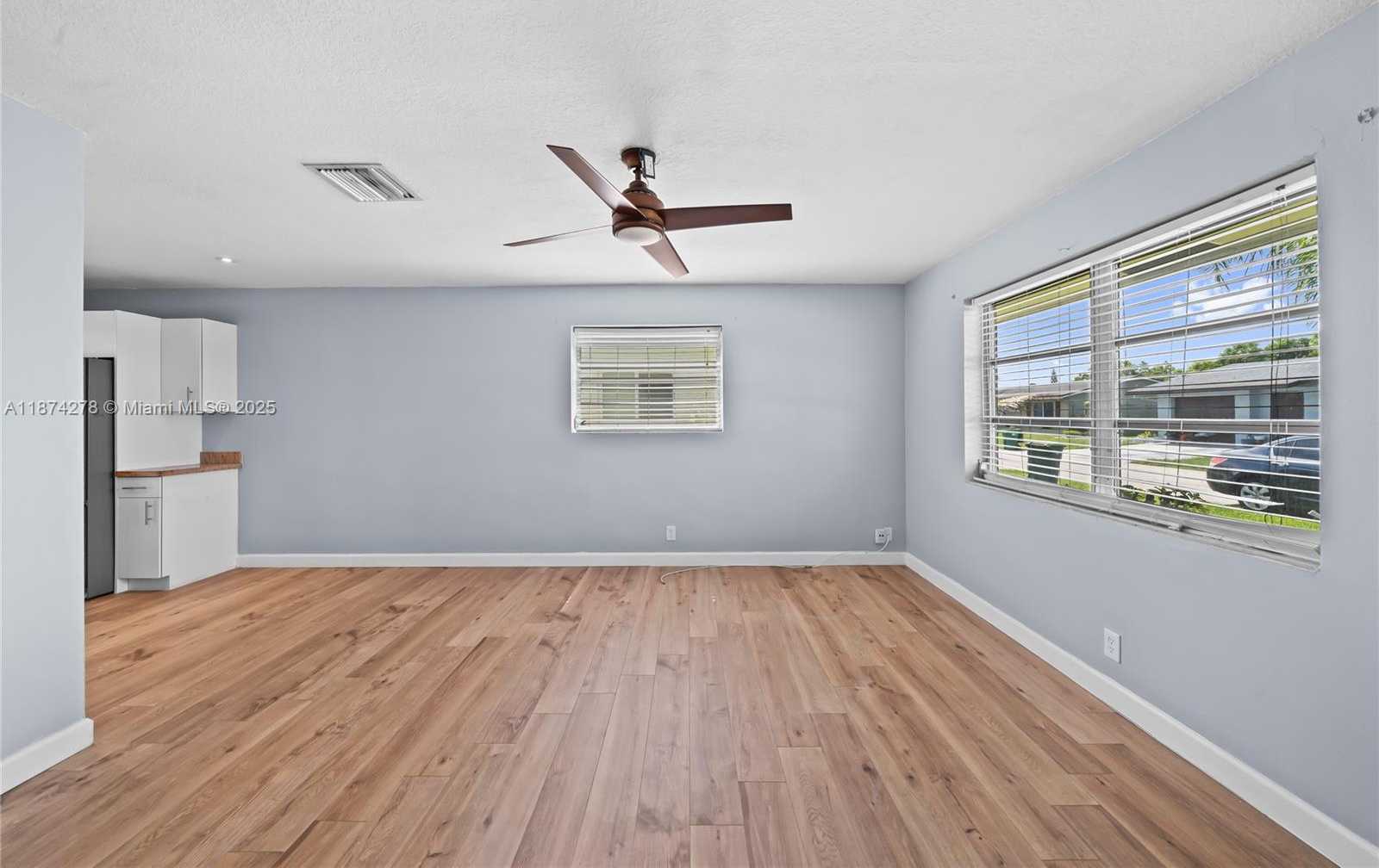 Small Image of 4938 NORTH WEST 54TH CT, Tamarac Number 7