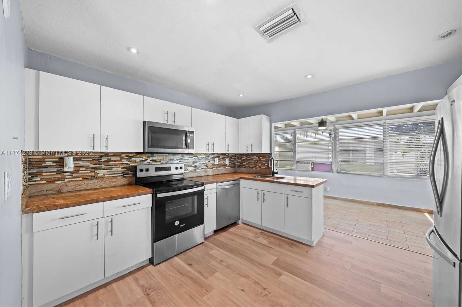 Small Image of 4938 NORTH WEST 54TH CT, Tamarac Number 8