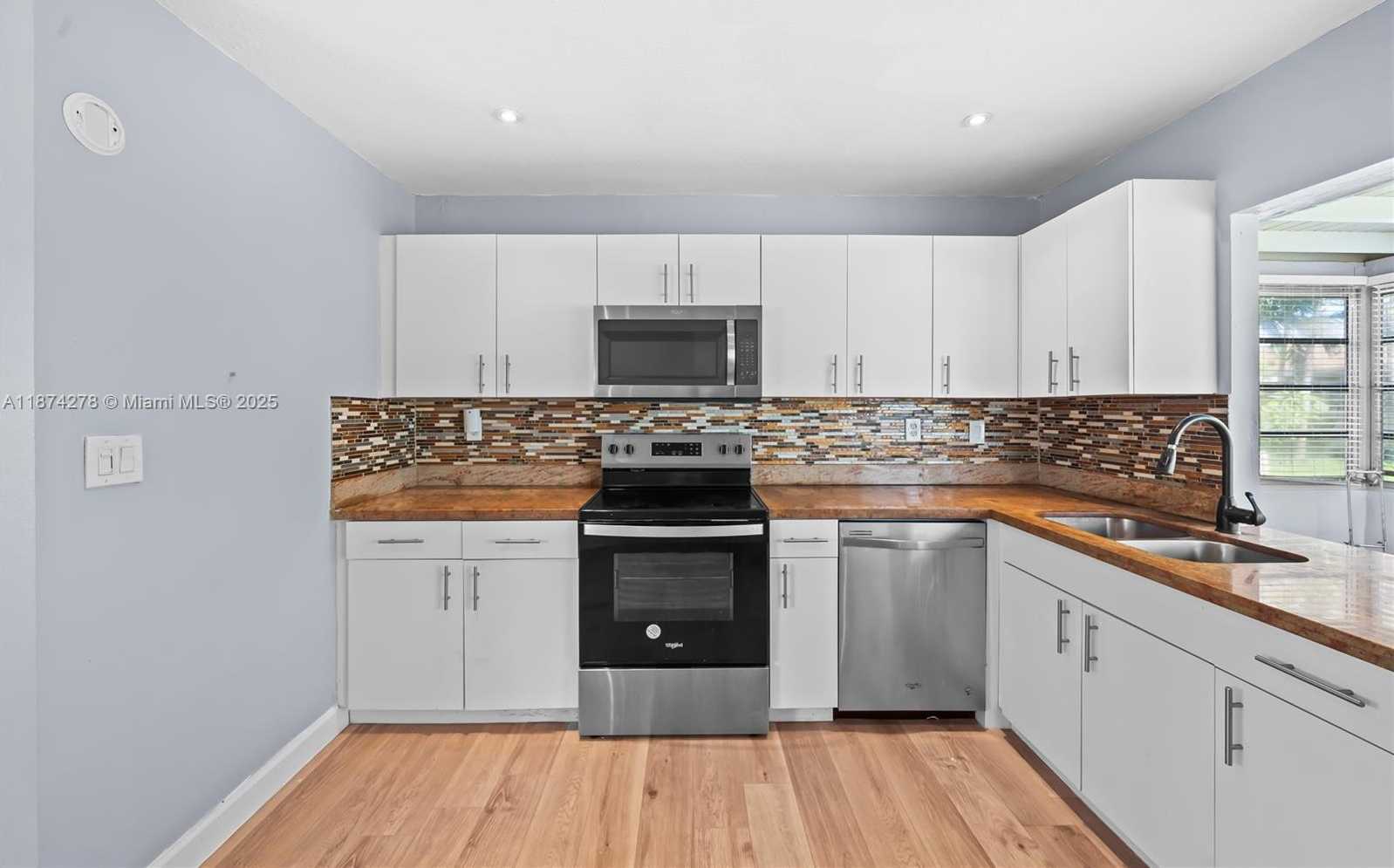 Small Image of 4938 NORTH WEST 54TH CT, Tamarac Number 9