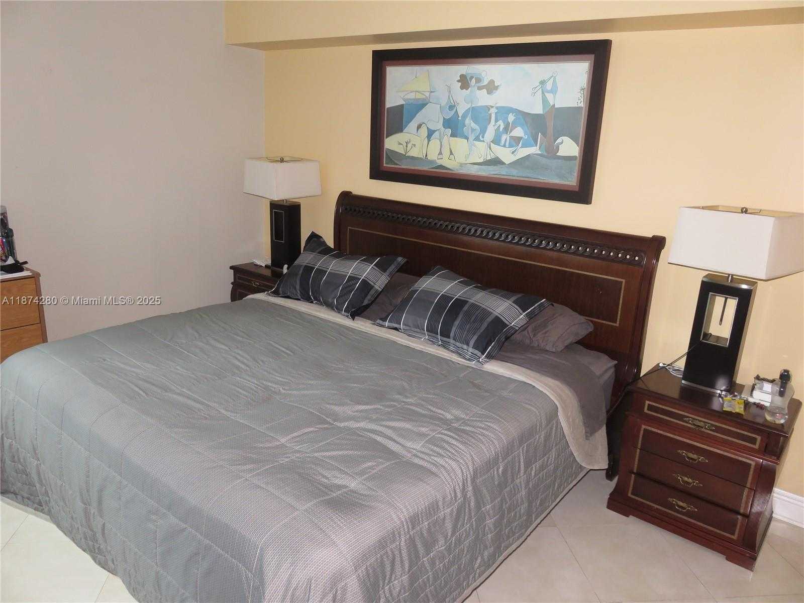 Small Image of 335 Biscayne Blvd, Miami, FL 33132, USA Number 16