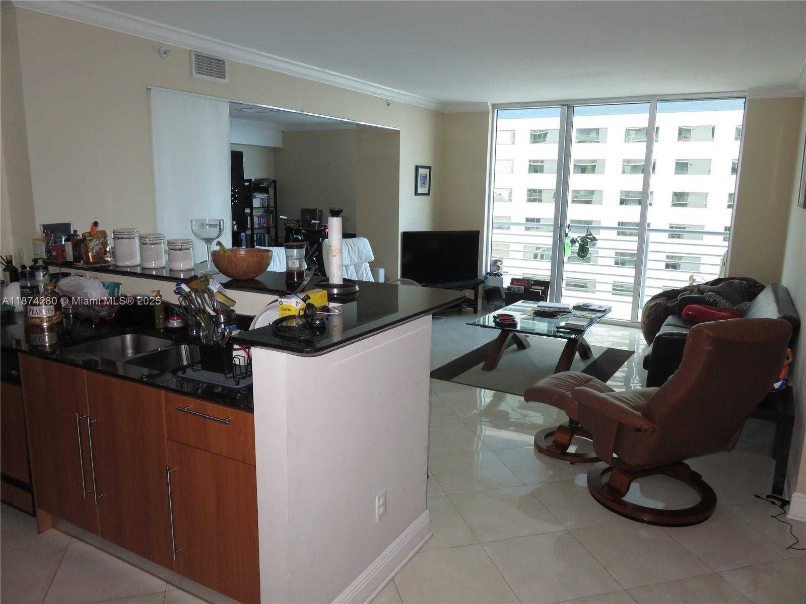Small Image of 335 Biscayne Blvd, Miami, FL 33132, USA Number 3