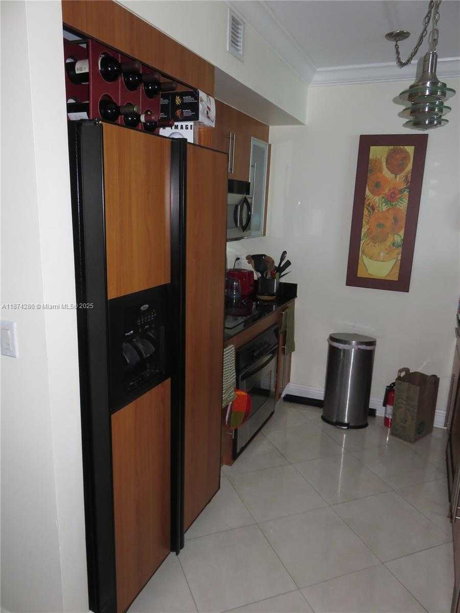 Small Image of 335 Biscayne Blvd, Miami, FL 33132, USA Number 4