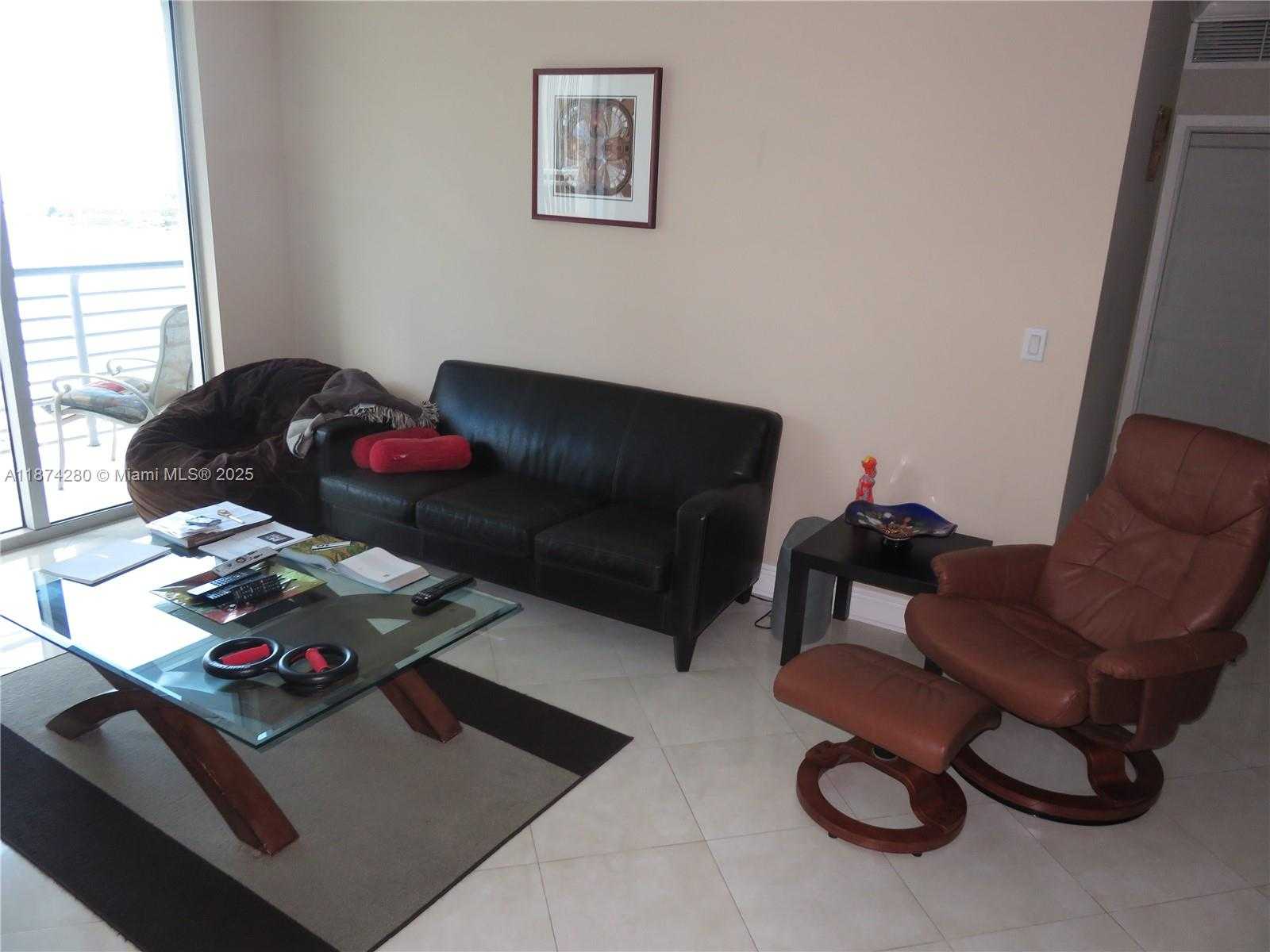 Small Image of 335 Biscayne Blvd, Miami, FL 33132, USA Number 8