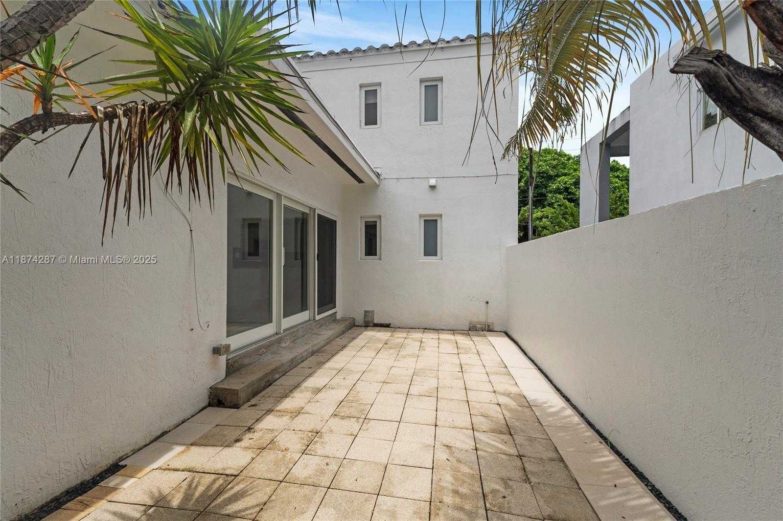 Small Image of 2356 SOUTH WEST 16TH AVE, Miami Number 11