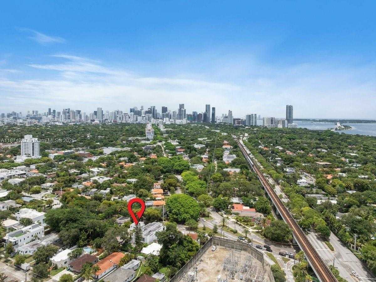 Small Image of 2356 SOUTH WEST 16TH AVE, Miami Number 27