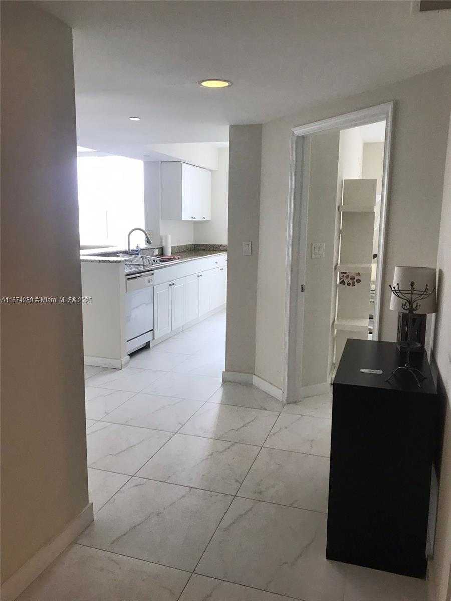 Small Image of 19501 WEST COUNTRY CLUB DR #509, Aventura Number 13