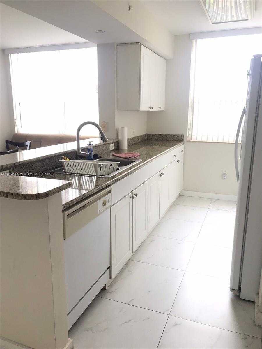 Small Image of 19501 WEST COUNTRY CLUB DR #509, Aventura Number 15