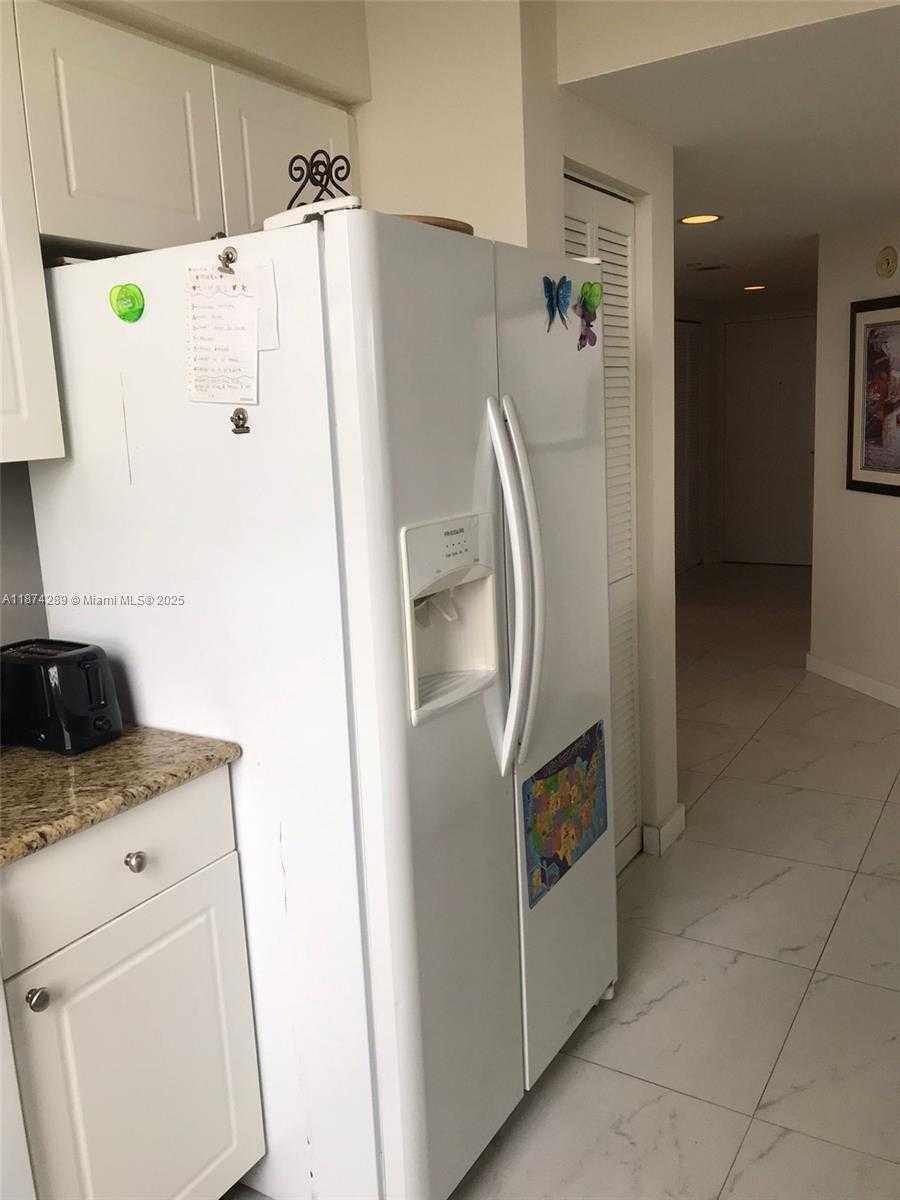 Small Image of 19501 WEST COUNTRY CLUB DR #509, Aventura Number 16