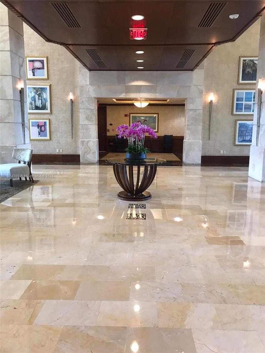 Small Image of 19501 WEST COUNTRY CLUB DR #509, Aventura Number 2