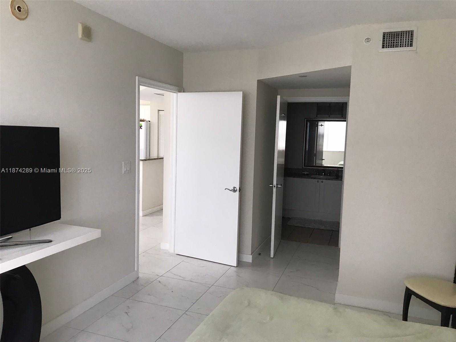 Small Image of 19501 WEST COUNTRY CLUB DR #509, Aventura Number 31