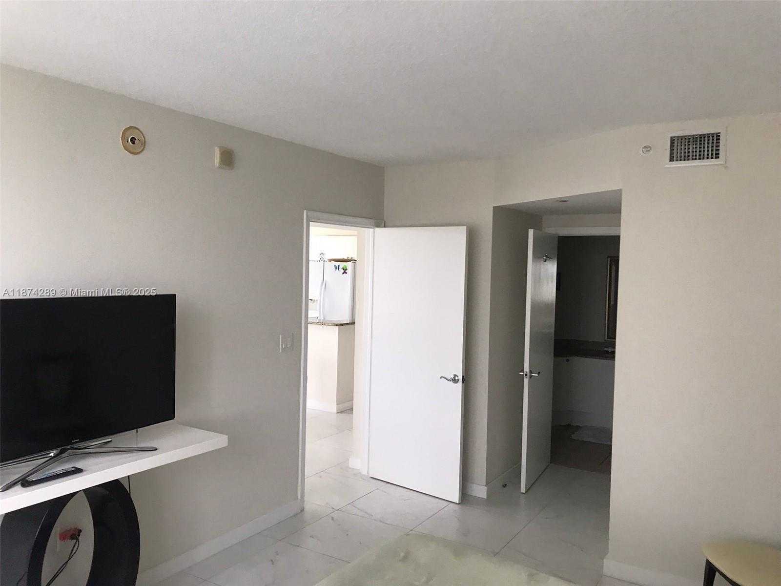 Small Image of 19501 WEST COUNTRY CLUB DR #509, Aventura Number 32