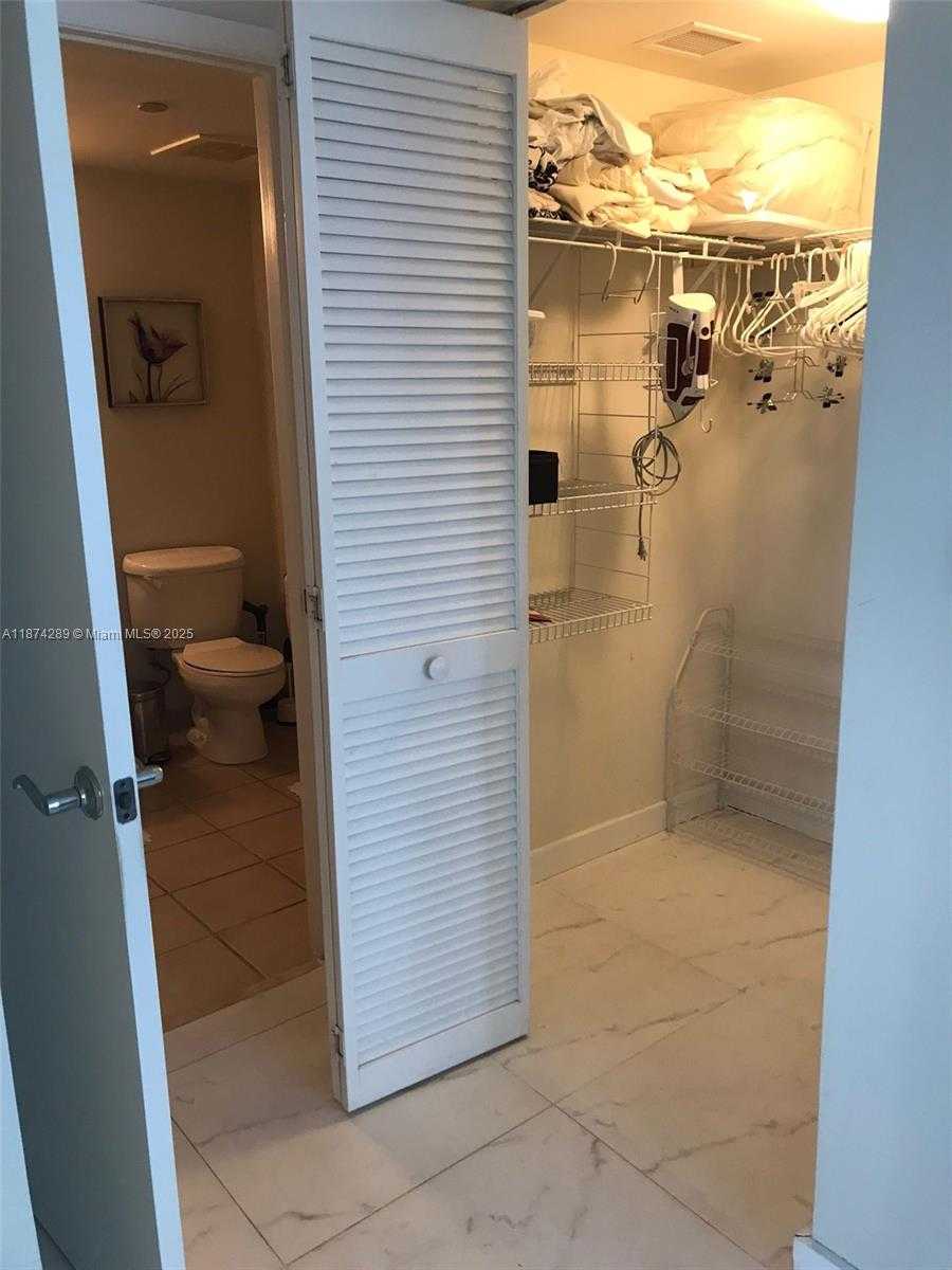 Small Image of 19501 WEST COUNTRY CLUB DR #509, Aventura Number 34