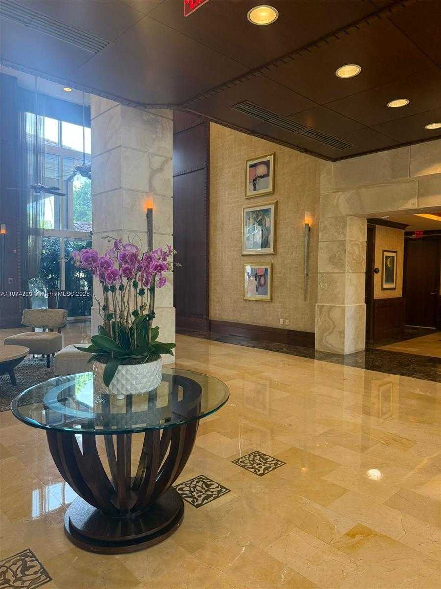 Small Image of 19501 WEST COUNTRY CLUB DR #509, Aventura Number 4
