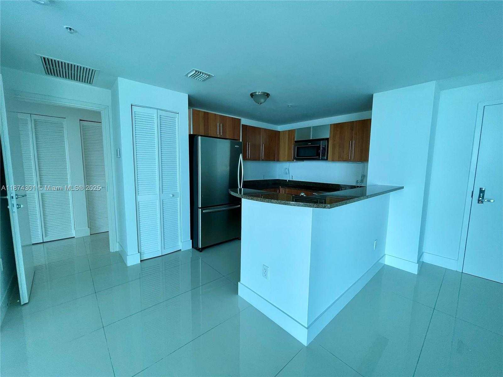 Small Image of 300 SOUTH BISCAYNE BLVD #T-3410, Miami Number 7