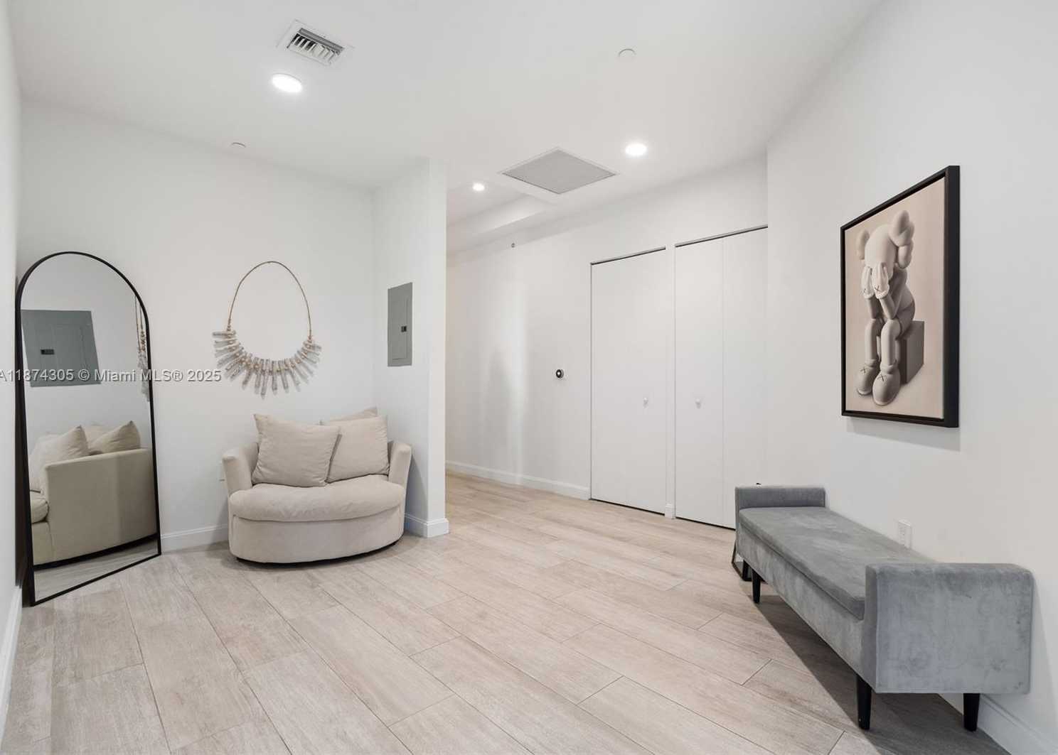 Small Image of 45 SOUTH WEST 9TH ST #4301, Miami Number 9