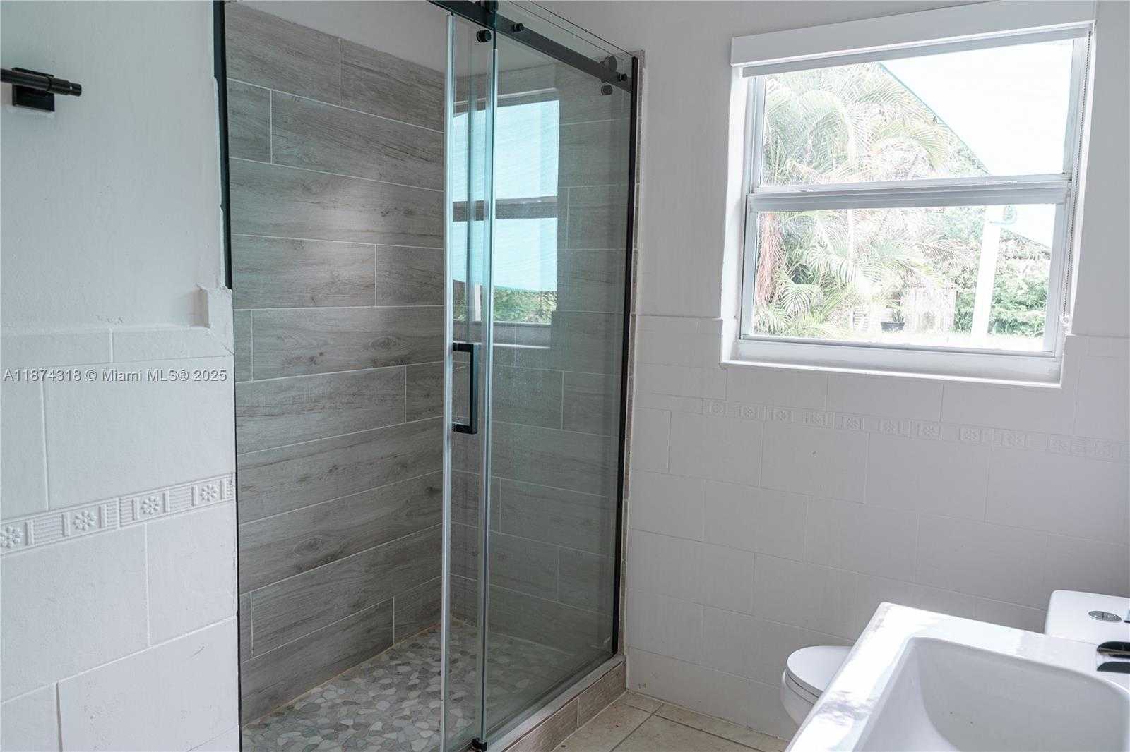 Small Image of 2842 JACKSON ST, Hollywood Number 6