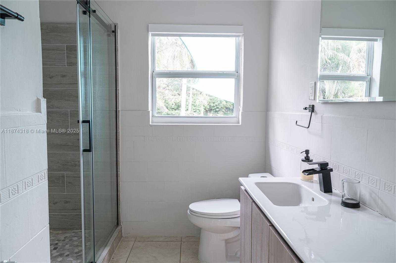 Small Image of 2842 JACKSON ST, Hollywood Number 7