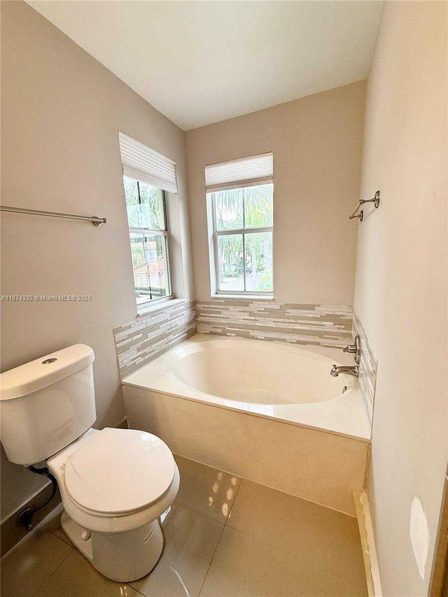 Small Image of 1140 OYSTERWOOD ST, Hollywood Number 23