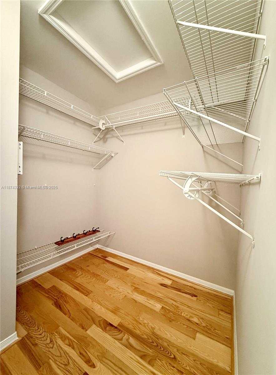 Small Image of 1140 OYSTERWOOD ST, Hollywood Number 24