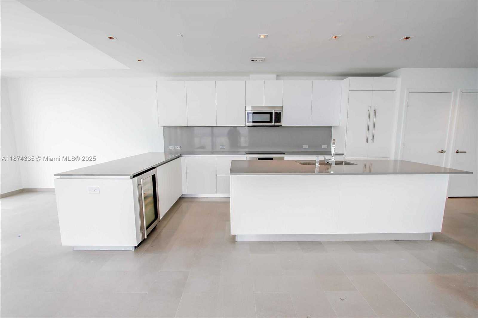 Small Image of 88 SOUTH WEST 7 #4111, Miami Number 3