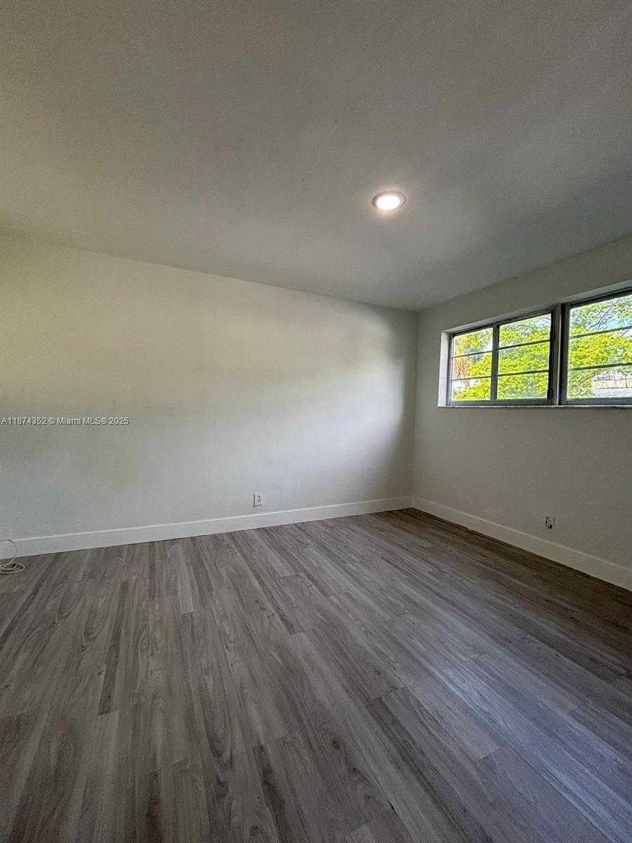 Small Image of 2025 BAY DR #3, Miami Beach Number 15