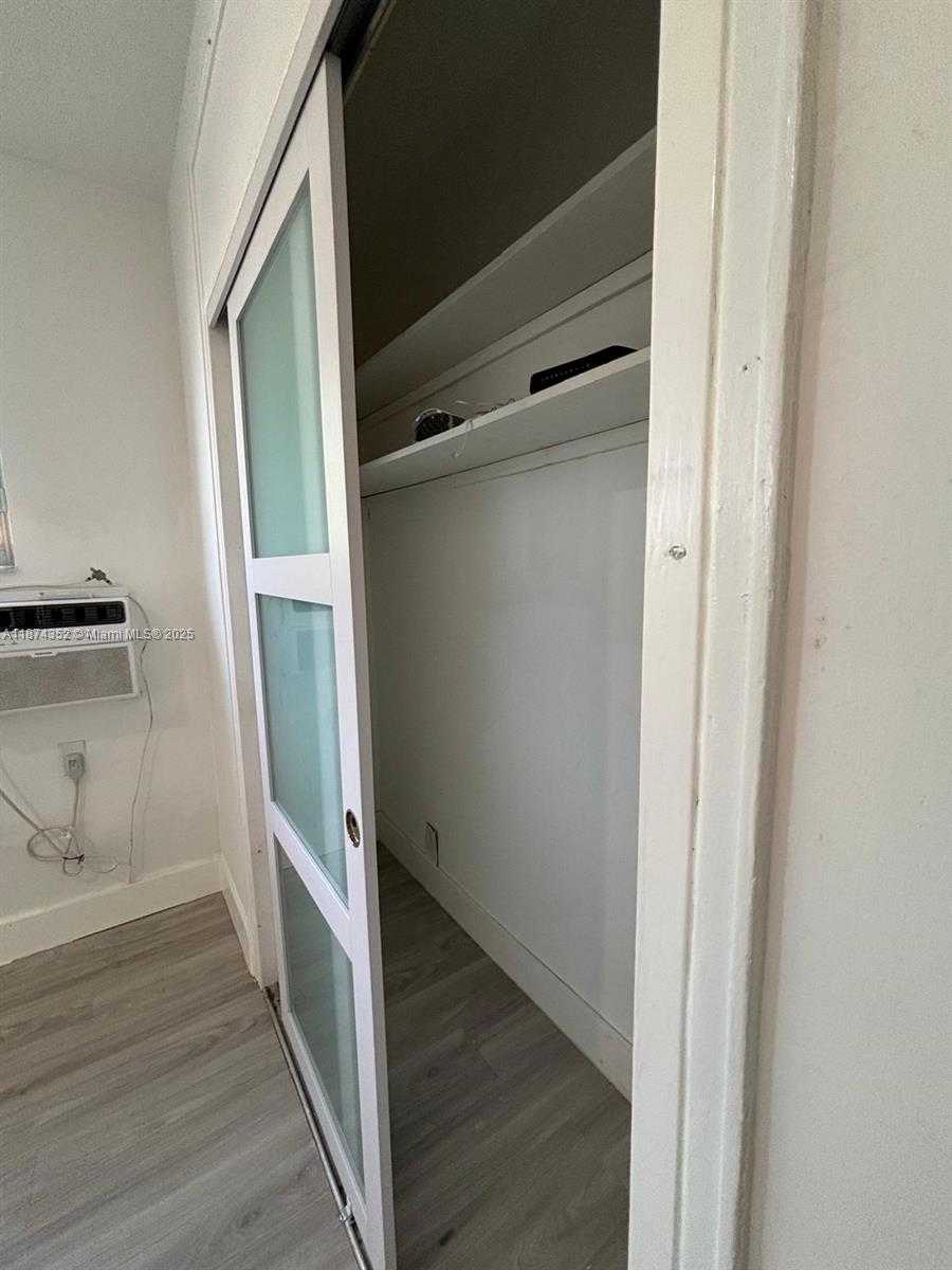 Small Image of 2025 BAY DR #3, Miami Beach Number 18
