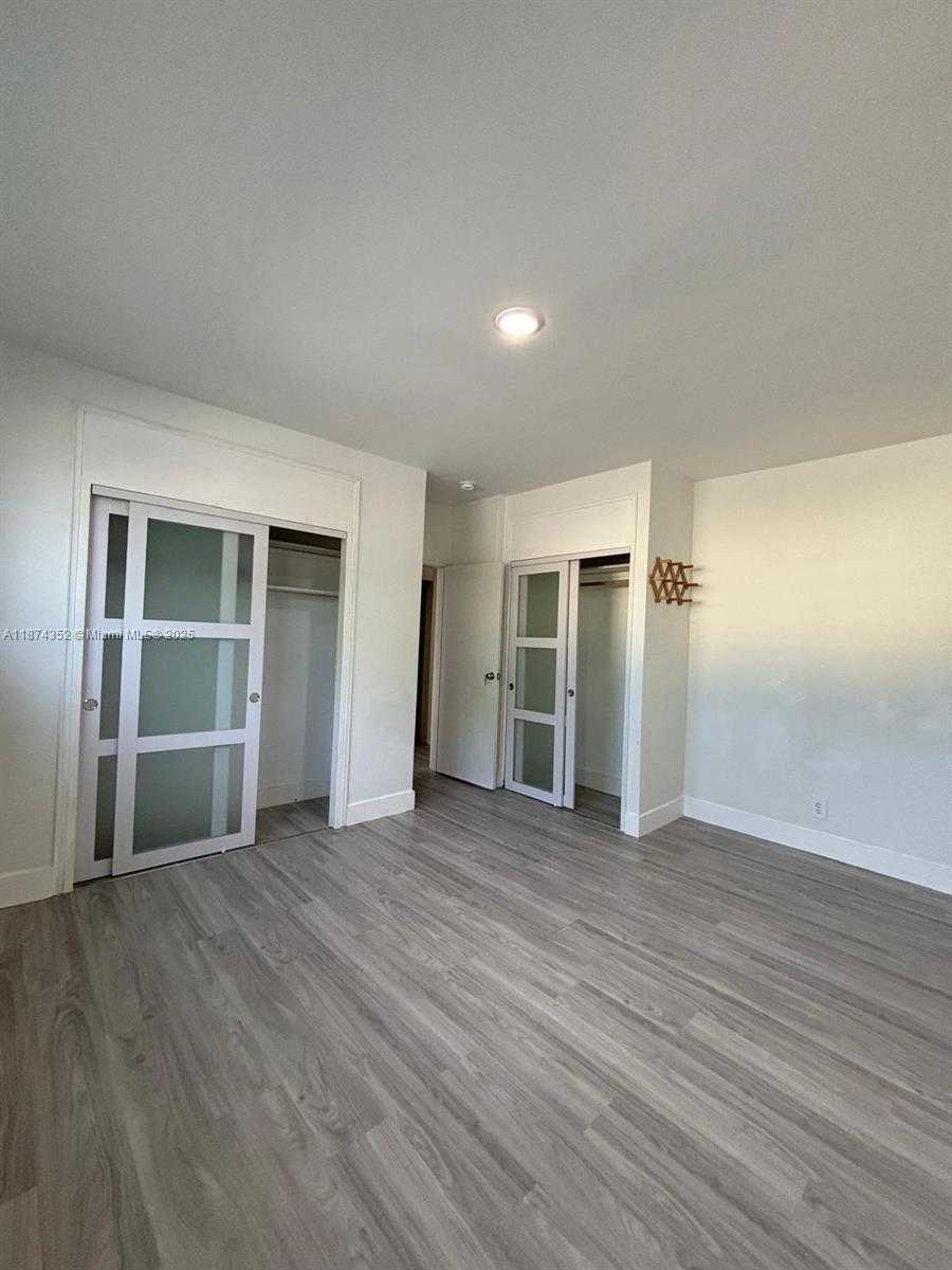 Small Image of 2025 BAY DR #3, Miami Beach Number 20