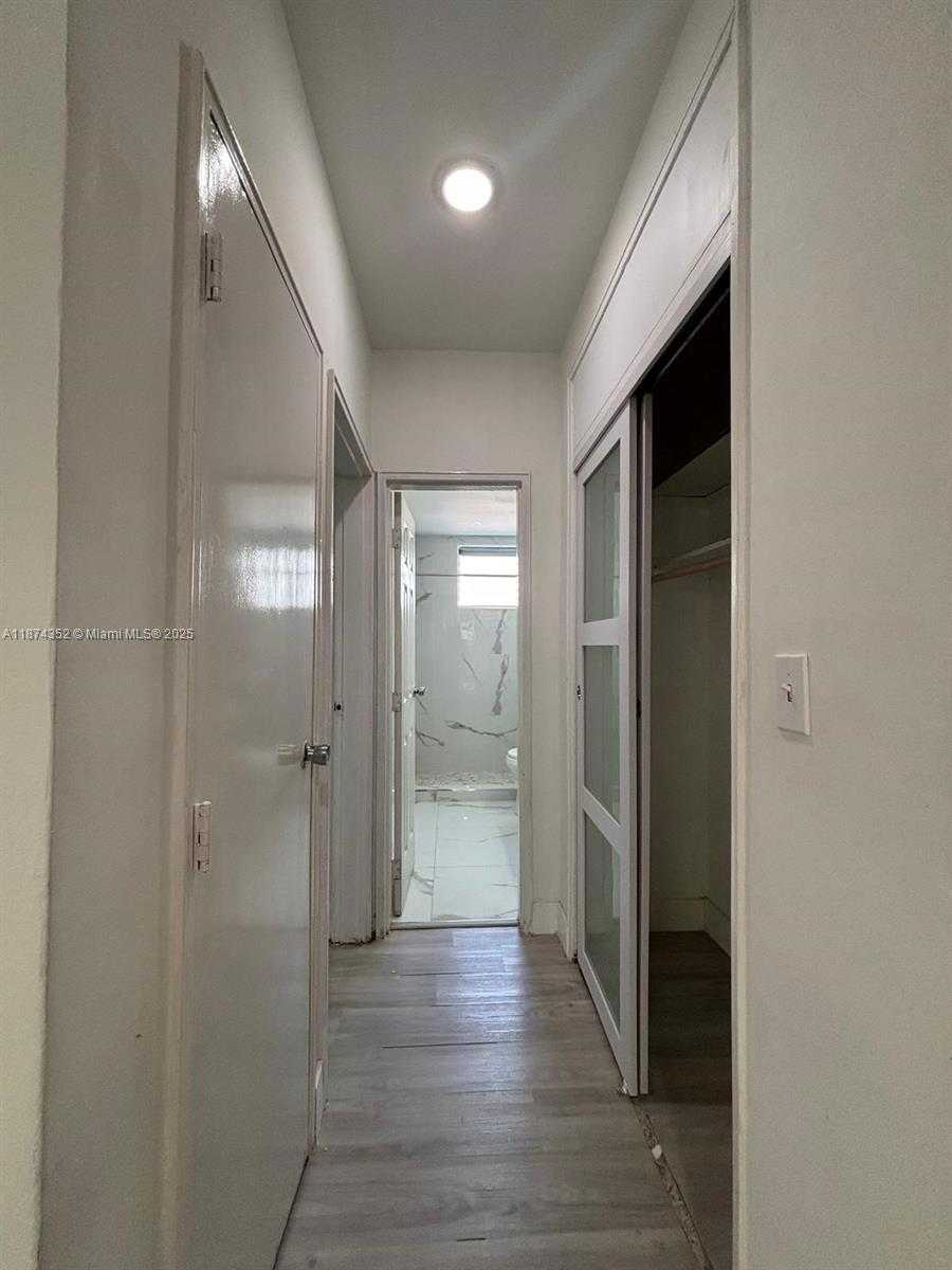 Small Image of 2025 BAY DR #3, Miami Beach Number 9