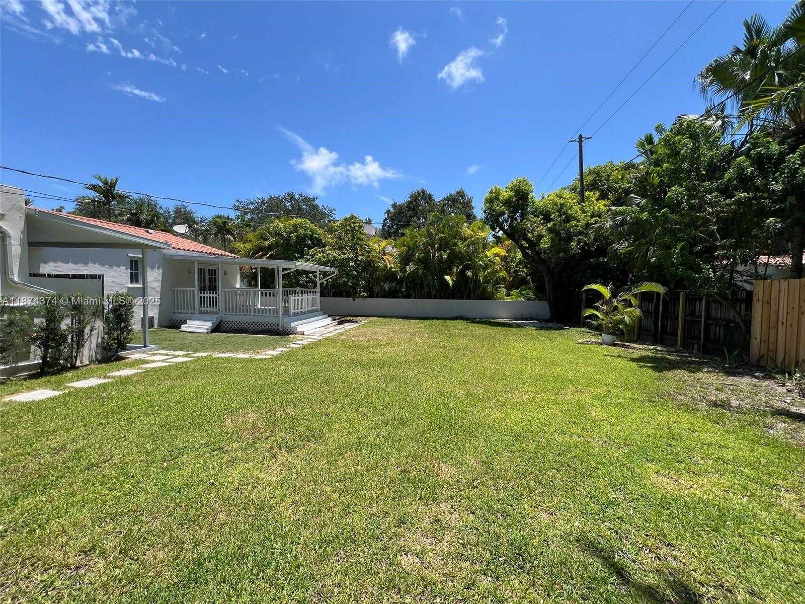 Small Image of 668 NORTH EAST 72ND TER, Miami Number 41