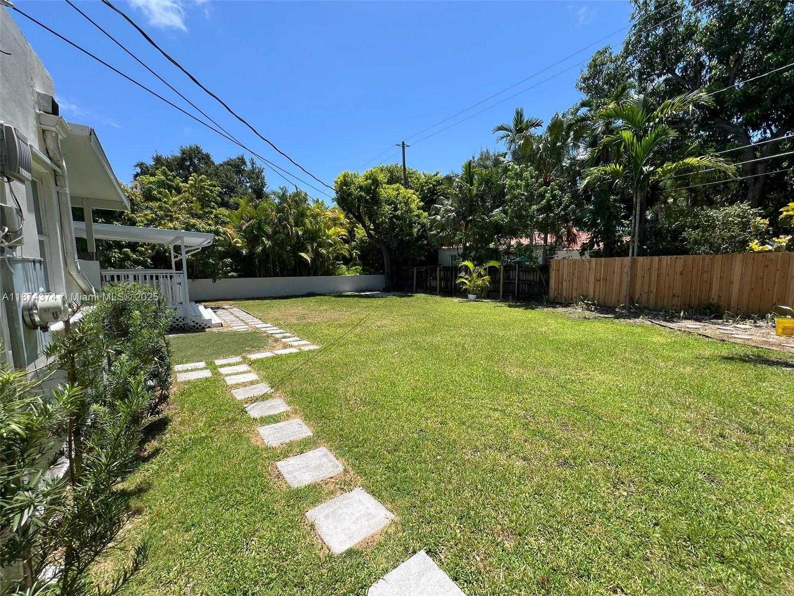 Small Image of 668 NORTH EAST 72ND TER, Miami Number 42